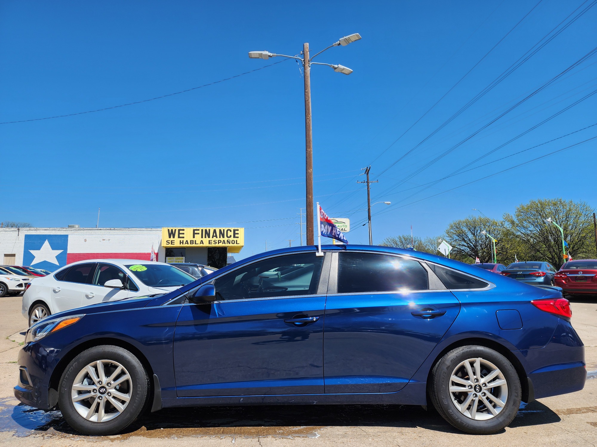 2016 BLUE Hyundai Sonata SE (5NPE24AF8GH) with an 2.4L L4 DOHC 16V engine, 7A transmission, located at 2660 S.Garland Avenue, Garland, TX, 75041, (469) 298-3118, 32.885387, -96.656776 - Photo #6